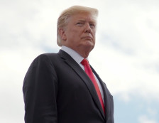 Трамп го предупреди Иран дека ќе биде „силно погоден“ со нови напади