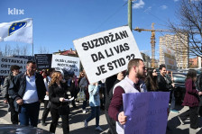 Нови протести во Сараево поради трамвајската несреќа, демонстрантите разочарани од малиот број присутни