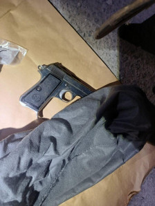 Жител на Батинци криел два пиштоли под облеката на своето малолетно дете за да се пресмета со роднина