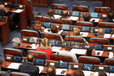 Пратениците повторно го одбија предлогот за електронска нараквица за сторителите на семејно насилство