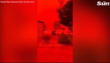 (Видео) Циклонот Нарел предизвика „крваво“ небо над Австралија