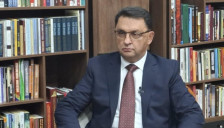 Геополитичките шокови го демнат денарот, предупредува Славески