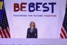 Сопругата на премиерот Мицкоски на самит организиран од Меланија Трамп