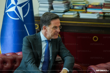 Анализа на Гардијан: Ако Трамп победува, зошто бара помош од НАТО?