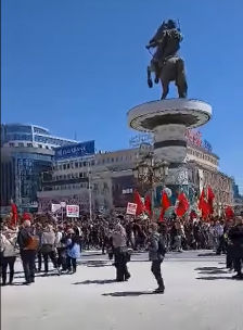 (Видео) Со албански и американски знамиња се протестира за правосуден испит на албански јазик