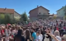 (Видео) СДСМ: Деца силно пејат песна за Максим Димитриевски – се злоупотребуваат за политички цели