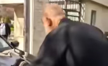 (Видео) Хаос во Софија: Свештеник го запре возилото на министерката за надворешни работи и ја навердуваше