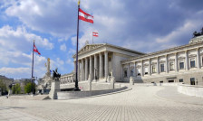 Австрија: Ги одбивме сите американски барања за воени прелети