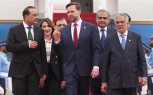 Венс, Кушнер и Виткоф пристигнаа во Пакистан: Преговори Иран-САД