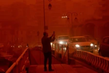 (Видео) Апокалипса на Крит: Денот стана ноќ, торнадо и песок од Сахара предизвика хаос!