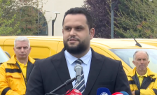 Директорот вели дека ја чистел „Пошта“ – дел од вработените избркал, а дел натерал да доаѓаат на работа