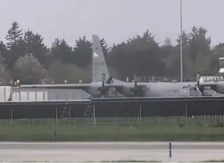 (Видео) Инцидент во Ирска: Се качил на американски воен авион и го оштетил