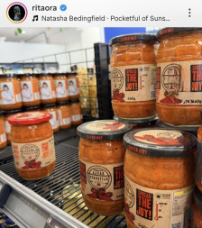 Ајварот од Штип на светска сцена: Рита Ора промовира македонски вкус во Нов Зеланд