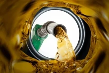 Светот во паника поради недостиг на гориво: Се враќа јагленот и се воведуваат рестрикции