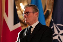 Трамп ѝ се закани на Британија со раскинување на трговскиот договор; Стармер: Нема да попуштам, нема да се вклучиме во војната со Иран