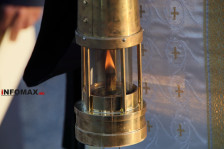 Благодатниот оган и на оваа Велика сабота се појави во Светиот гроб во Ерусалим