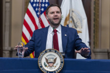 Политико: Трамп го испраќа Венс во „операција за спасување“ на Орбан