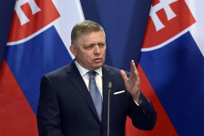 Словачкиот премиер работел ноќна смена во пекара во знак на солидарност со работниците