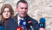Арбер Адеми: Законот за јазици во опасност!