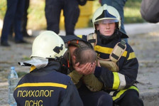Еден загинат и најмалку 30 лица повредени во руски напад на Киев