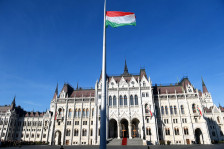 Унгарија забрани увоз на украински земјоделски производи – нов удар во трговските тензии во регионот