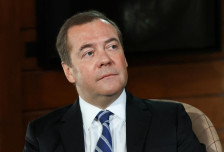 Медведев: ЕУ зазема непријателски курс и донесува одлуки кои ја зголемуваат тензијата во Европа