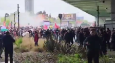 (Видео) Хаос во Истанбул за Први мај: Судири меѓу демонстрантите и полицијата, неколку лица приведени