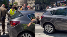 (Видео) Вознемирувачки снимки во Белград: Со автомобил влета меѓу студенти за време на 16-минутниот молк за загинатите