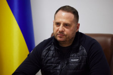 Поранешниот шеф на кабинетот на Зеленски е обвинет дека „испрал“ 100 милиони долари