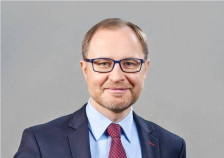Латвискиот министер за одбрана поднесе оставка откако два украински дрона погодија складишта за нафта