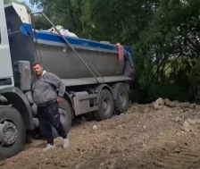 (Видео) „Спречив обид за нелегално истурање градежен шут“, се пофали градоначалникот на Аеродром