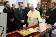 Гаши се сретна со Папата Лав XIV – му подари кавал и скулптура „Пердув/Перо“