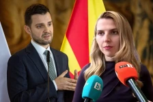 Муцунски ја поканил Петрова Чамова на средба
