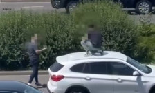 Драма во Загреб: Скокал по автомобили и кршел стакла