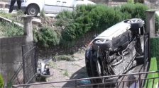 Автомобил се преврте во двор на куќа во Штип
