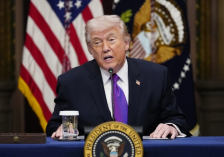 Трамп: Утре ќе го потпишеме договорот со Иран, Ормускиот теснец се отвора за сообраќај