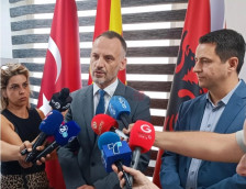 „Во сегашните околности, сметам дека повеќе не постојат неопходните услови за оваа функција да ја извршувам со потребната ефикасност“: Што му напиша Фетаи на премиерот во оставката