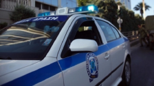 За поминување на црвено во Грција казната е 700 евра и земање на дозволата – за возење со влечки казна од 50 евра