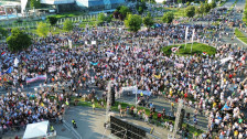 Илјадници луѓе на протест во Нови Сад, Вучиќ најави избори на есен