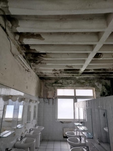 (Фото) Катастрофални услови во тетовската касарна: Мувла, распаднати ѕидови и фасада – Од Одбрана велат дека е предвидена реконструкција
