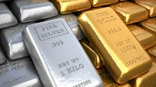 Цената на златото падна под 2.900 долари, за среброто се предвидува нов раст