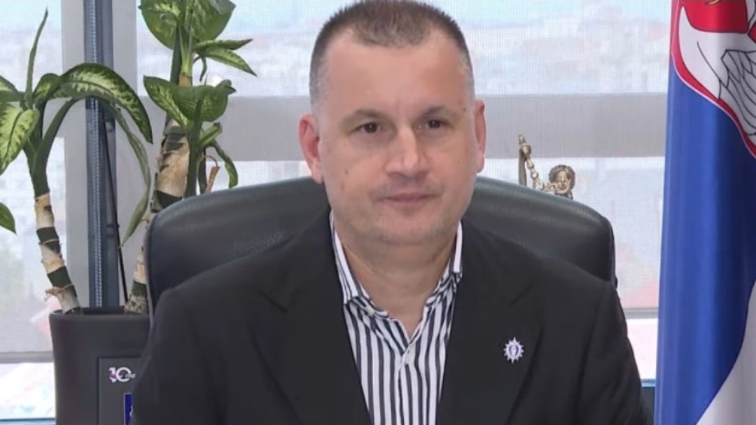 Напаѓачот пред Собранието на Србија е осомничен за обид за убиство - Либертас
