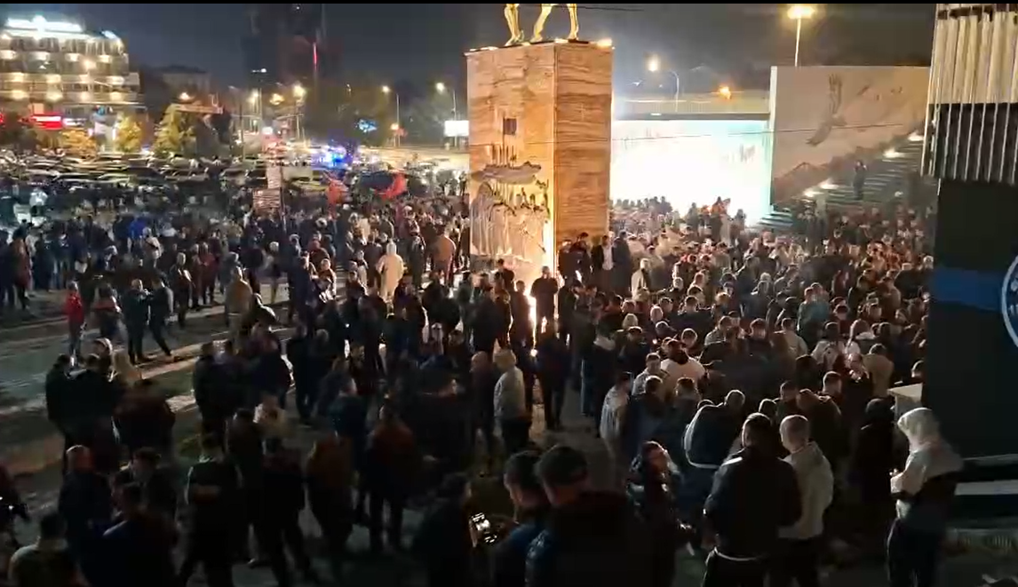 (ВИДЕО) Славеничка атмосфера во ВЛЕН, Меџити прогласи победа во Чаир - Либертас