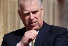 Британскиот крал Чарлс Трети му ги одзеде титулите на принцот Ендру и нареди иселување од палатата - Либертас