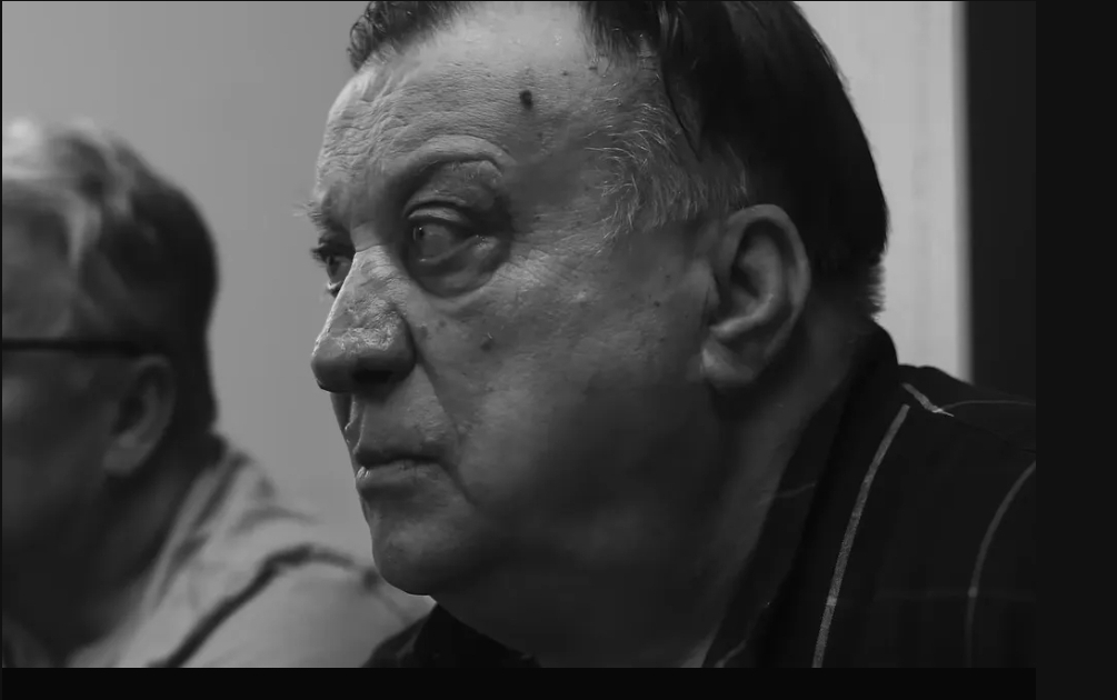 (Видео) Погребан Халид Бешлиќ: Синот влезе во гробот – испочитуван стар обичај - Либертас