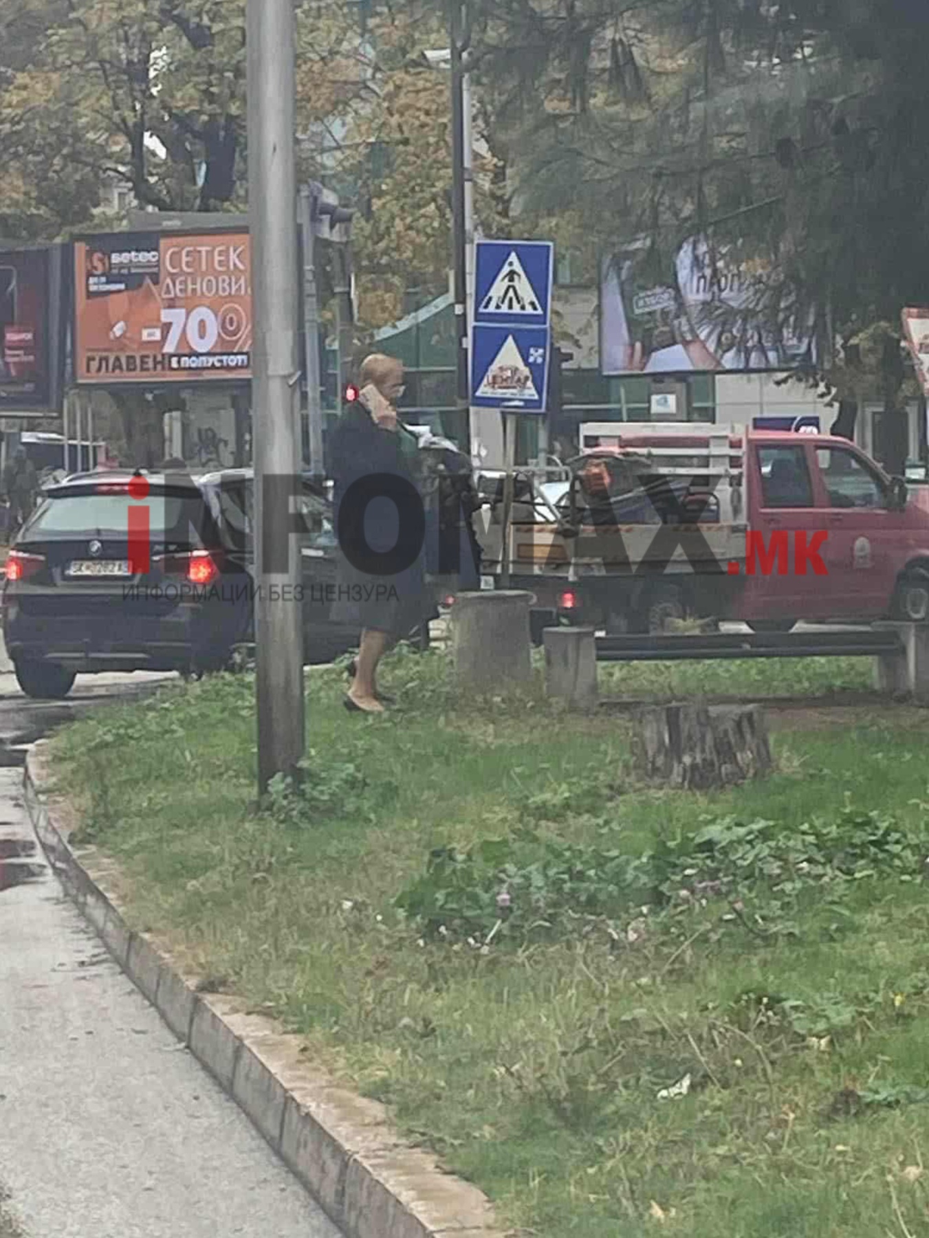 (Фото) Министерката Јаневска фотографирана како минува среде улица додека збори на мобилен и oпа цупа низ тревникот - Либертас
