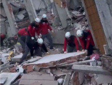 Извлечени и телата на родителите од урнатата зграда во Турција, преживеа само едната ќерка - Либертас