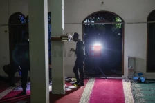 Индонезиската полиција откри сомнителен прав при истрагата на експлозиите во џамија во Џакарта - Либертас