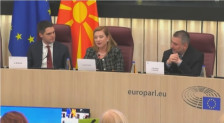 Македонија мора без одлагање да ги донесе уставните измени, се согласија македонските и европските пратеници - Либертас