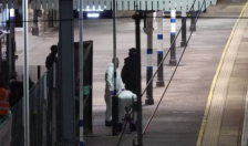 Видео: Десет лица избодени со нож во воз во Британија, две лица уапсени - Либертас